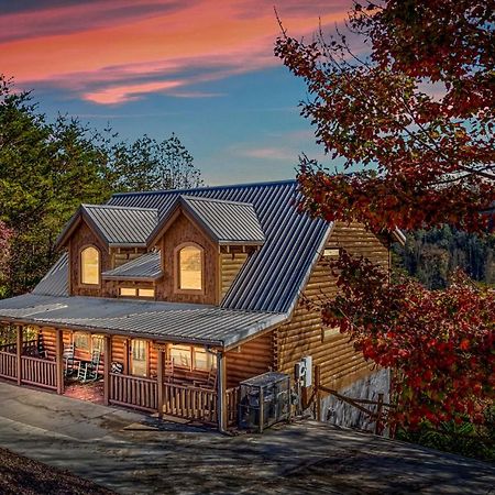 Bearfoot Pines - True Log Cabin - Wi-Fi, Hot Tub, Fishing, Deck With Views! - Mins To Pf Sevierville Exterior photo