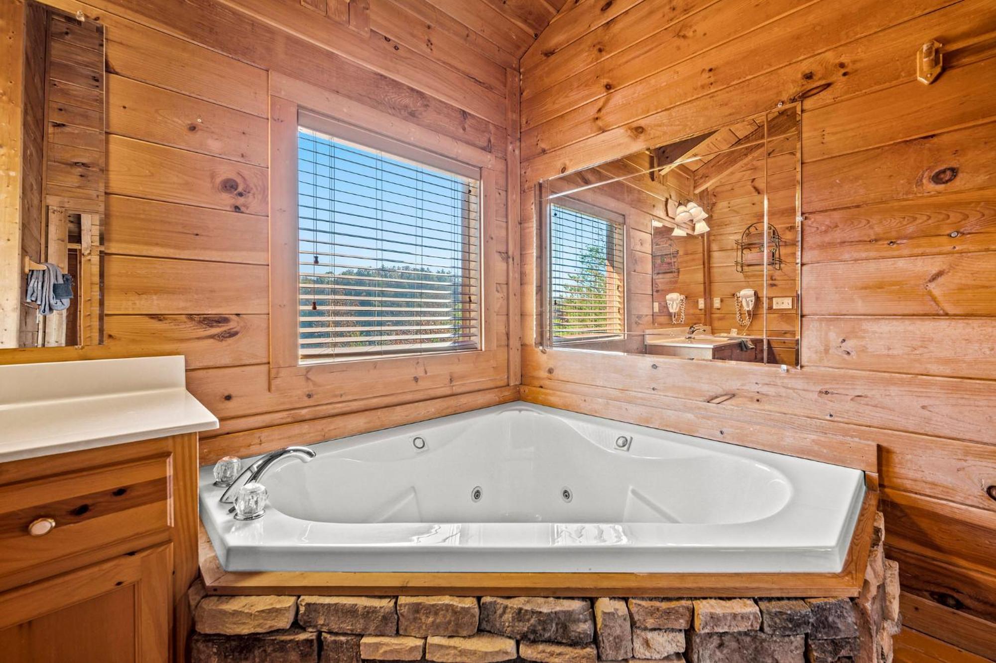 Bearfoot Pines - True Log Cabin - Wi-Fi, Hot Tub, Fishing, Deck With Views! - Mins To Pf Sevierville Exterior photo