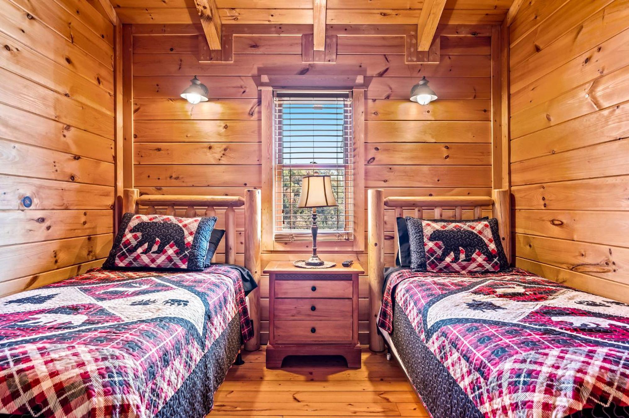 Bearfoot Pines - True Log Cabin - Wi-Fi, Hot Tub, Fishing, Deck With Views! - Mins To Pf Sevierville Exterior photo