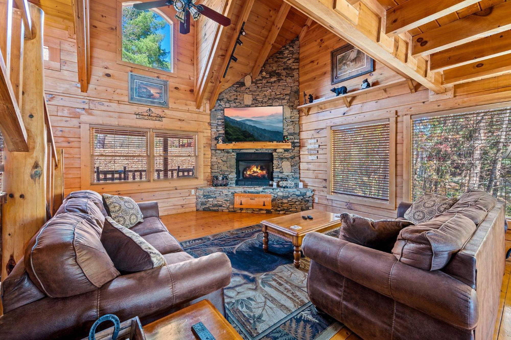 Bearfoot Pines - True Log Cabin - Wi-Fi, Hot Tub, Fishing, Deck With Views! - Mins To Pf Sevierville Exterior photo