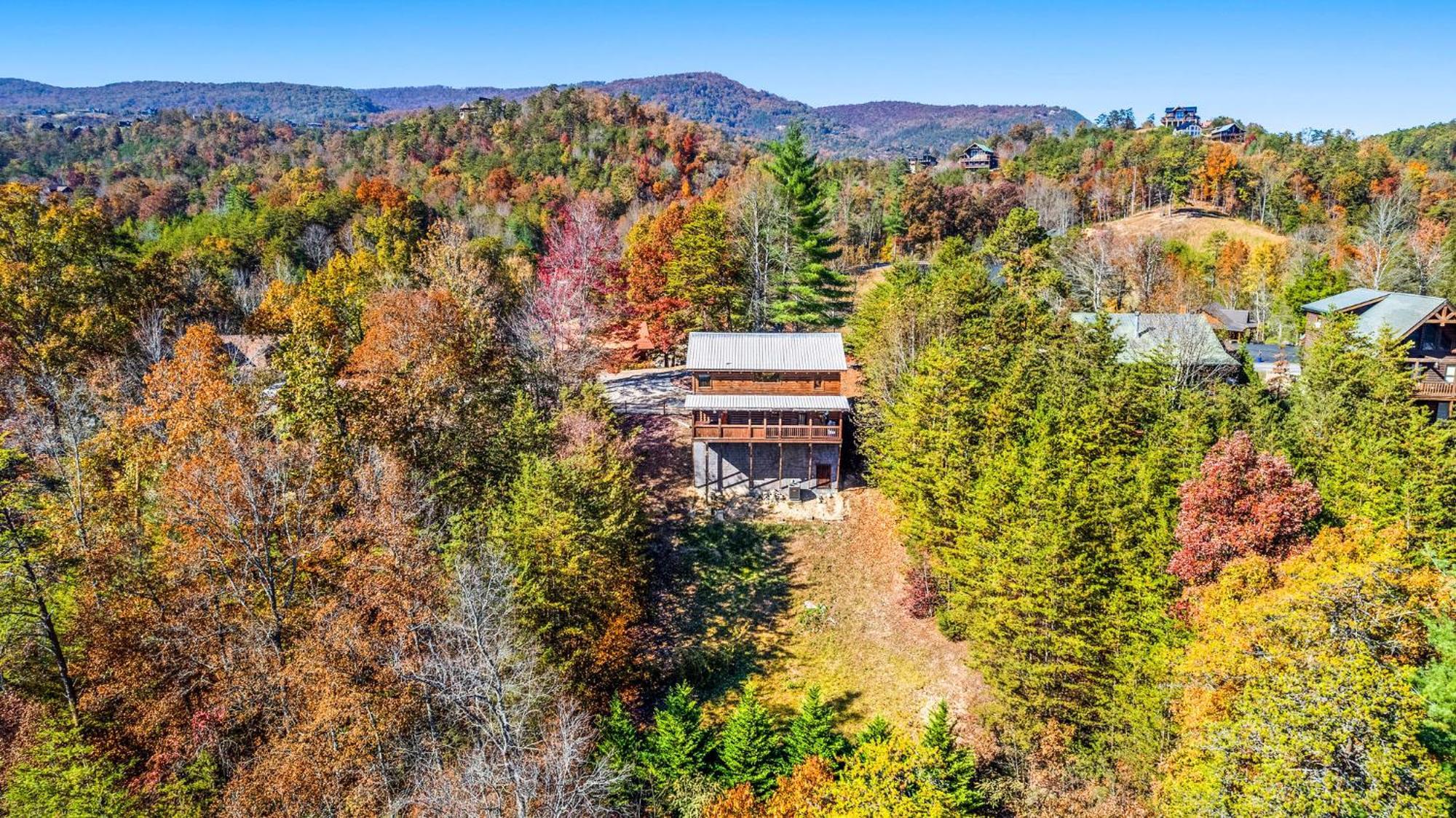 Bearfoot Pines - True Log Cabin - Wi-Fi, Hot Tub, Fishing, Deck With Views! - Mins To Pf Sevierville Exterior photo