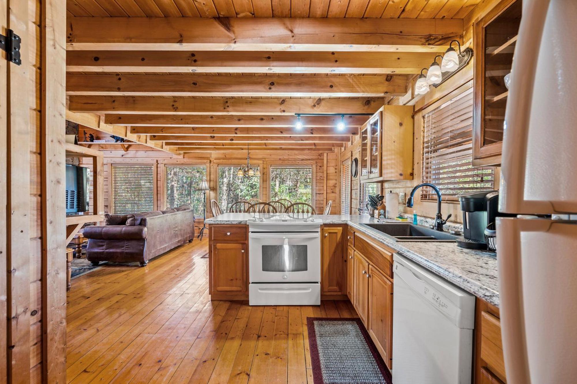 Bearfoot Pines - True Log Cabin - Wi-Fi, Hot Tub, Fishing, Deck With Views! - Mins To Pf Sevierville Exterior photo