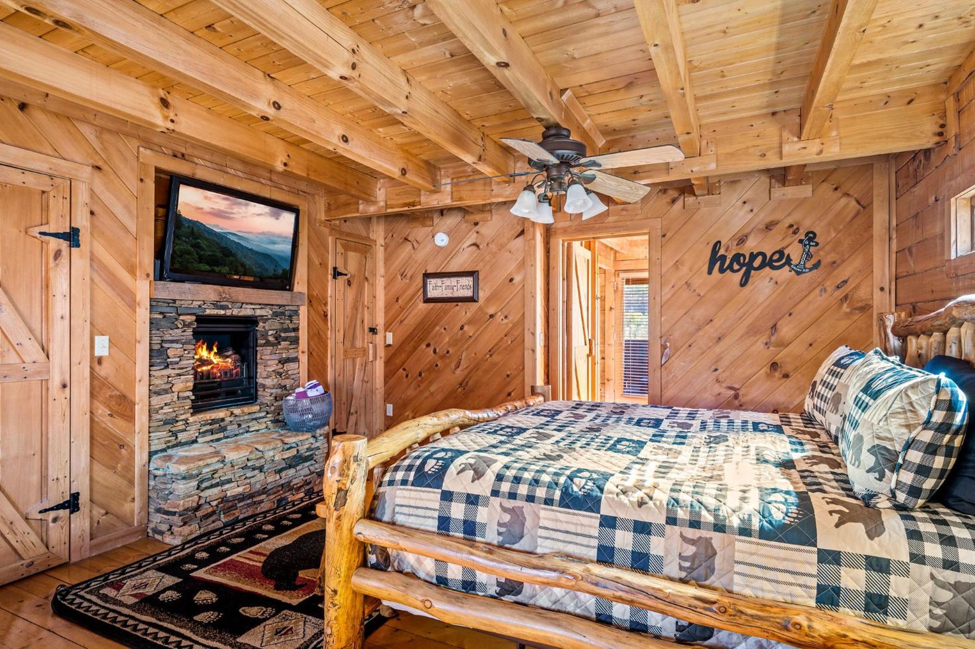 Bearfoot Pines - True Log Cabin - Wi-Fi, Hot Tub, Fishing, Deck With Views! - Mins To Pf Sevierville Exterior photo