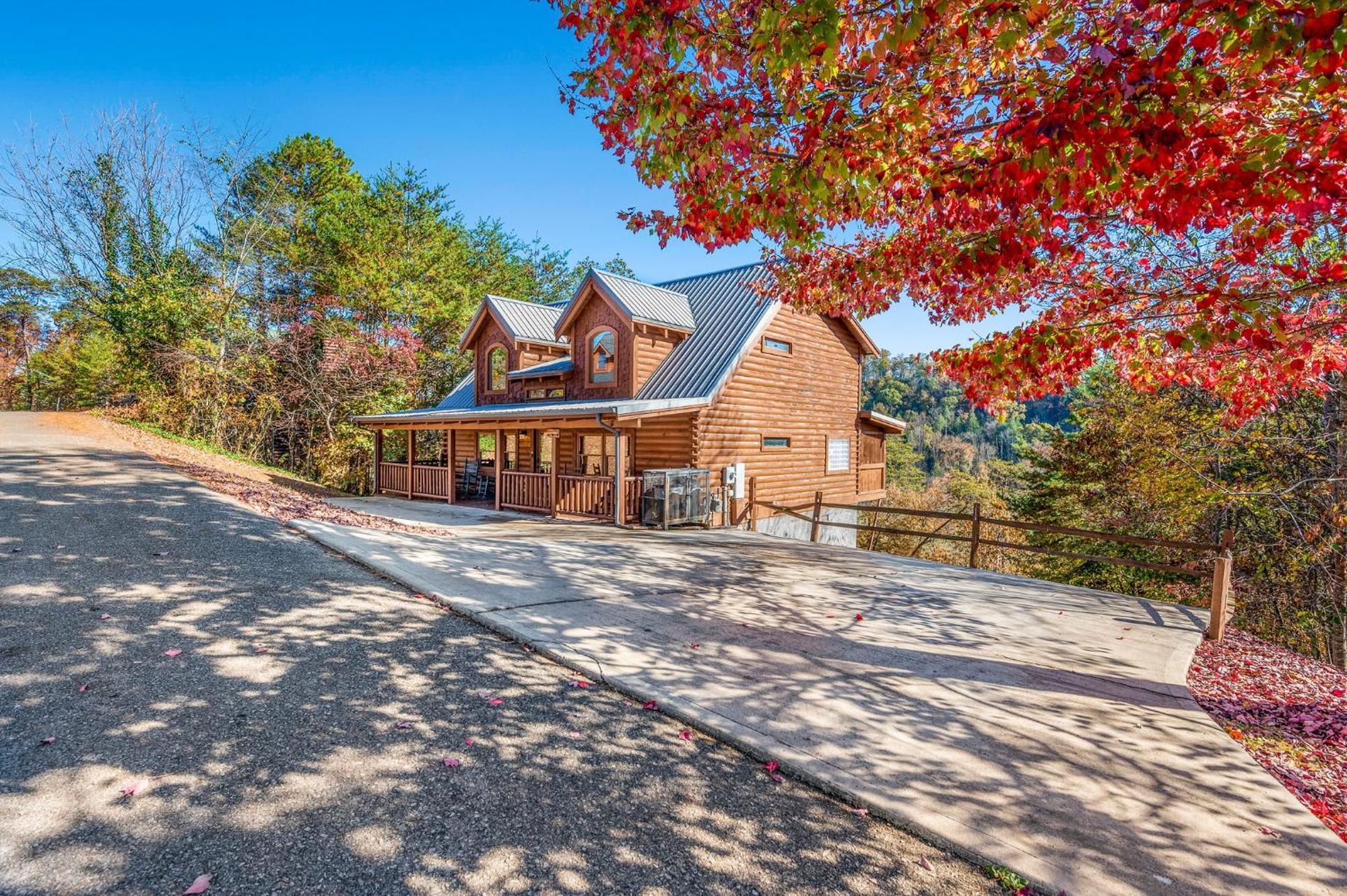 Bearfoot Pines - True Log Cabin - Wi-Fi, Hot Tub, Fishing, Deck With Views! - Mins To Pf Sevierville Exterior photo
