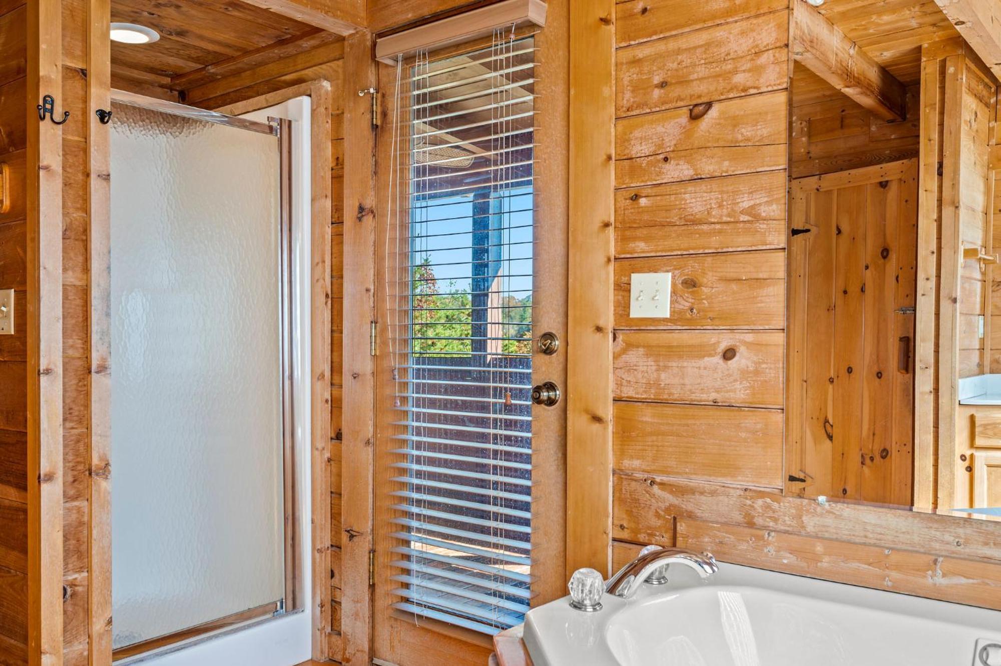 Bearfoot Pines - True Log Cabin - Wi-Fi, Hot Tub, Fishing, Deck With Views! - Mins To Pf Sevierville Exterior photo