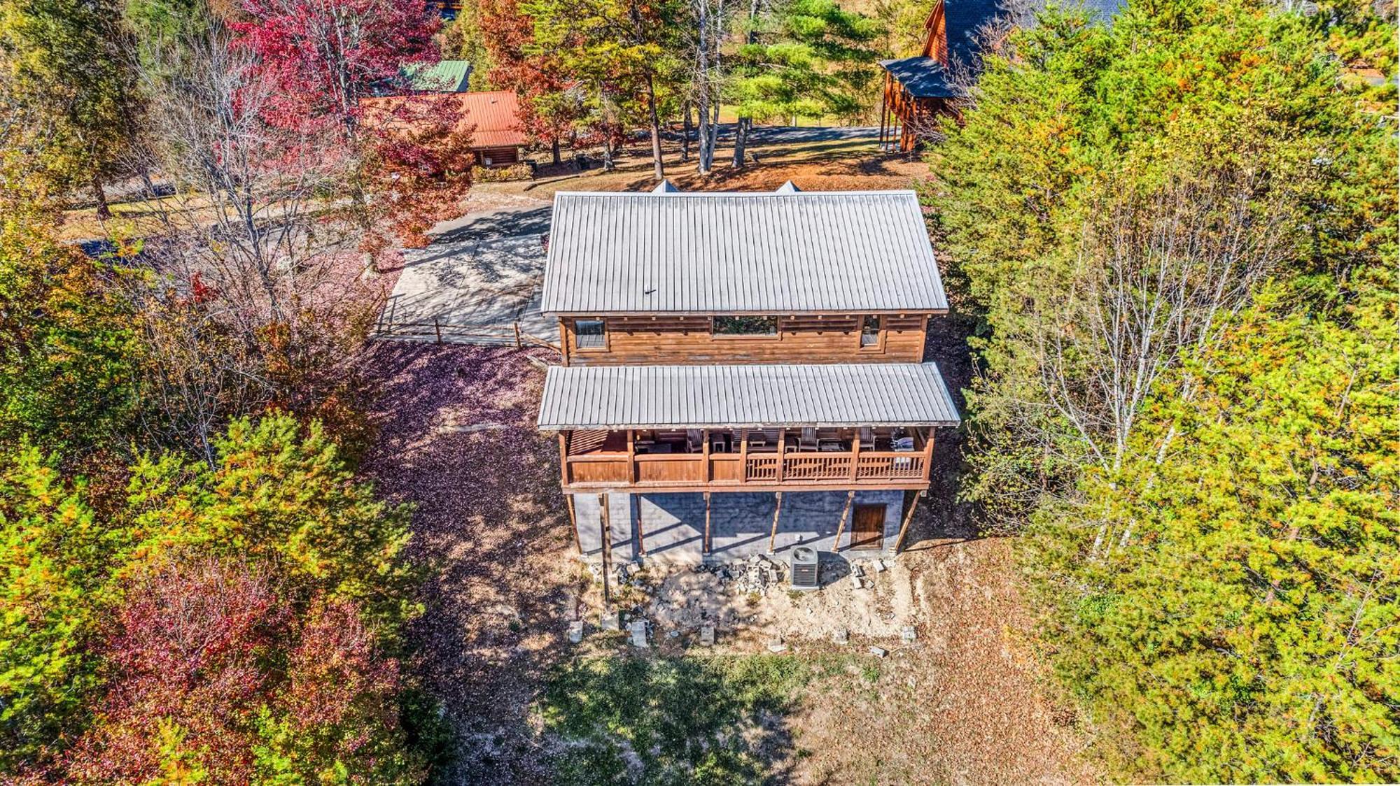 Bearfoot Pines - True Log Cabin - Wi-Fi, Hot Tub, Fishing, Deck With Views! - Mins To Pf Sevierville Exterior photo