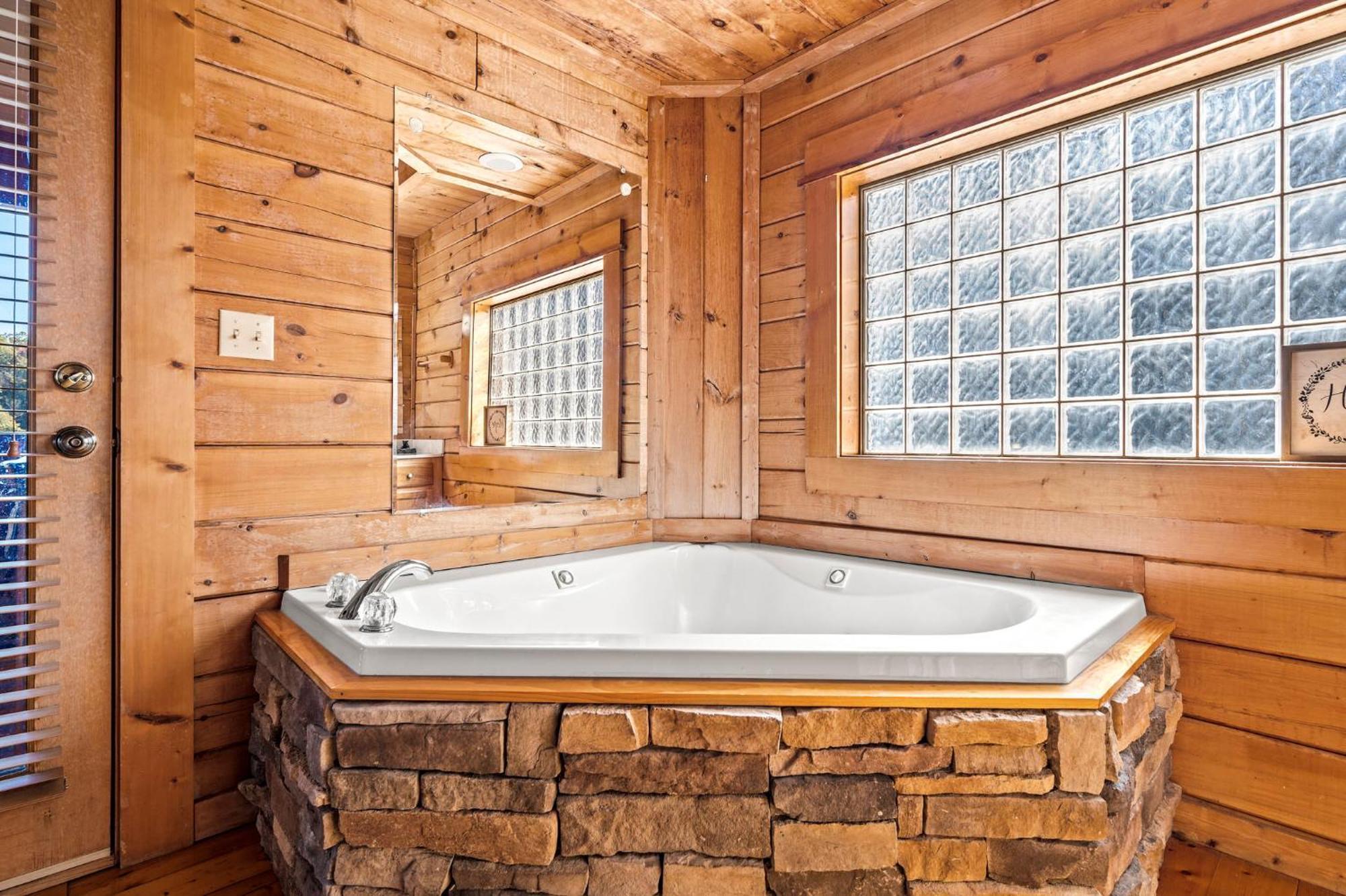 Bearfoot Pines - True Log Cabin - Wi-Fi, Hot Tub, Fishing, Deck With Views! - Mins To Pf Sevierville Exterior photo