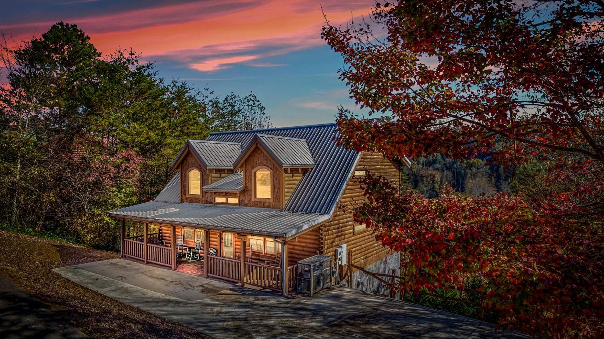 Bearfoot Pines - True Log Cabin - Wi-Fi, Hot Tub, Fishing, Deck With Views! - Mins To Pf Sevierville Exterior photo